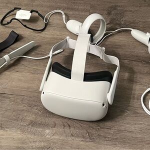 META QUEST 2 - VR HEADSET AND ACCESSORIES